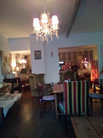 Drei Raum Bistro and Bar